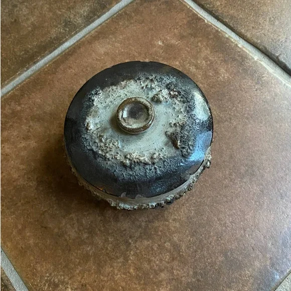 Vintage Volcanic Jewelry Box purchased in Hawaii - Picture 1 of 7